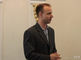 dscn3880: Lukáš Provaz přednášel o Zdeňku Jelínkovi v čáslavské výstavní síni