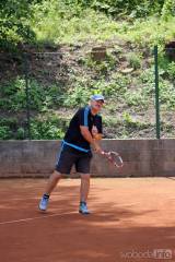 20190603124359_IMG_0574: Foto: Tenisové dvorce v Čáslavi hostily turnaj ve čtyřhře mužů i žen