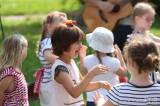 20190606223016_5G6H6158: Foto: Dětem z MŠ Benešova II zahrálo na zahradě Divadélko Kůzle!