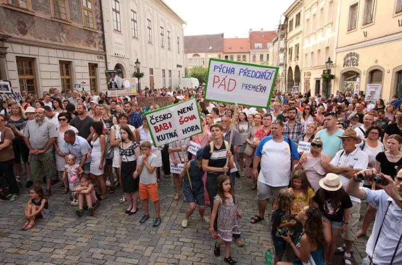 Foto: Protibabišovské protesty přivedly Kutnohoráky do Šultysovy ulice