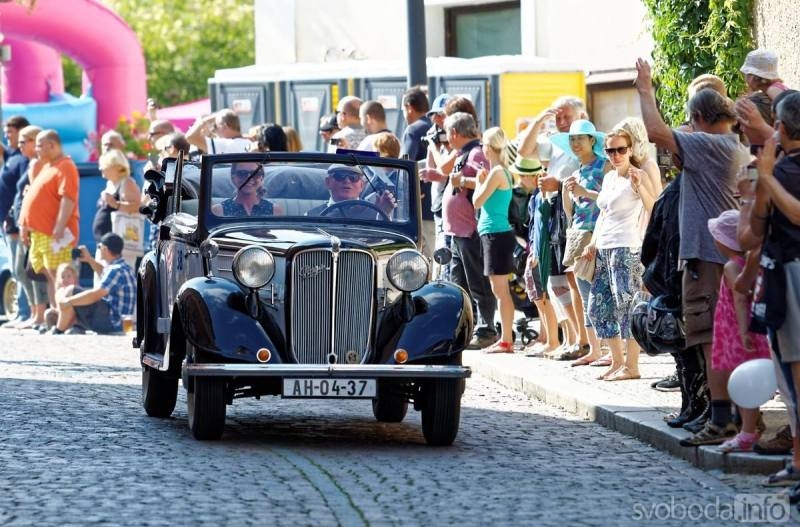 Na Karlovo náměstí v Kolíně se v sobotu sjedou historická vozidla