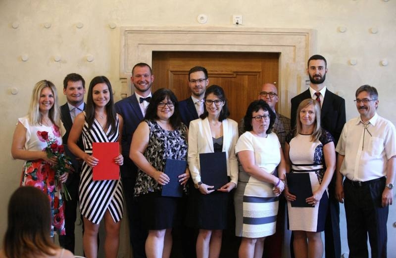 Foto: Absolenti čáslavské Vyšší odborné školy převzali diplomy