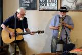 20190620211109_DSCF8757: V kutnohorské kavárně Blues Café zahráli Robert „Bob“ Wiliamson a Joe Kučera
