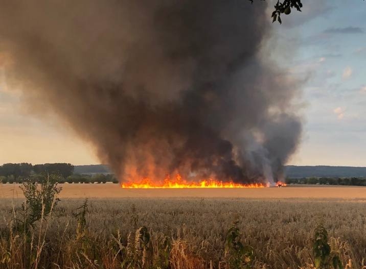 V okolí obcí Chotusice, Druhanice a Vlačice hořelo pole! Na místě zasahovali hasiči