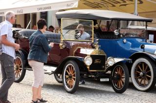 Foto: Do centra Kutné Hory dorazila první historická vozidla, závod odstartuje v sobotu!