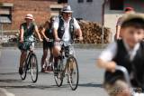 20190831153131_5G6H2816: Foto: Letní prázdniny zakončili ze sedel historických bicyklů, letos si připomněli Závod míru!