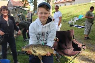 Malí rybáři při sobotních závodech v Černínech ulovili velké množství ryb