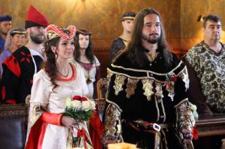 Foto: Vlašský dvůr v Kutné Hoře hostil svatbu v rytířském stylu  