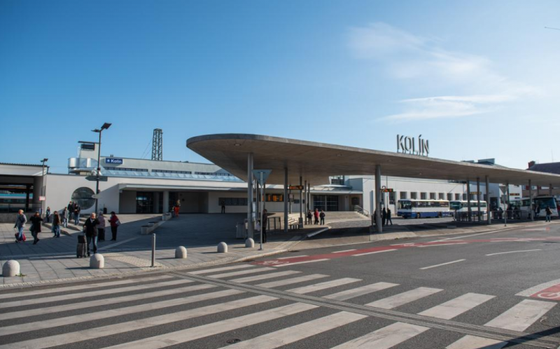 Rekonstrukce budovy nádražní haly a celého terminálu v Kolíně se blíží do finále