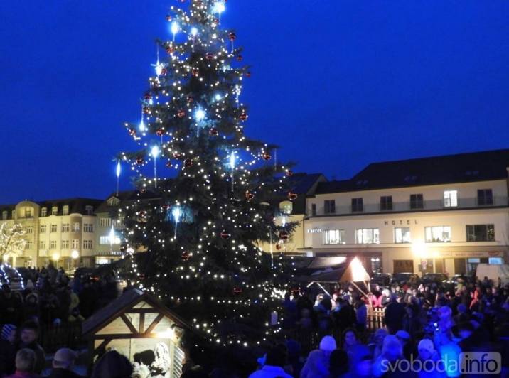První prosincovou neděli se rozzáří vánoční strom na čáslavském Žižkově náměstí