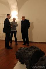 20191111103851_IMG_5547: Foto: V Galerii Felixe Jeneweina zahájili výstavu "Jaroslav Koléšek - Křehké zbraně“