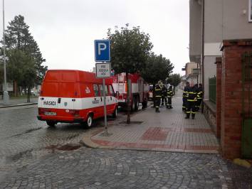 Foto: Ztraceného seniora ve středu hledali také hasiči z obcí na Kolínsku