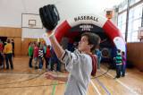 5G6H4871: Foto: V tělocvičně žehušické základní školy ve středu létaly baseballové míčky