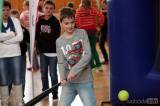 5G6H4891: Foto: V tělocvičně žehušické základní školy ve středu létaly baseballové míčky