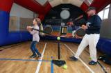 5G6H4956: Foto: V tělocvičně žehušické základní školy ve středu létaly baseballové míčky