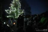 20191130191310_5G6H6155: Foto: Andělíčci ve Zbraslavicích v sobotu rozsvítili vánoční strom