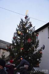 20191201223203_DSC_0611: Foto: V Tupadlech rozsvítili vánoční strom na první adventní neděli