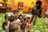 20191203121747_5G6H7692: Foto: Za dětmi v kutnohorských školkách v úterý zavítal Mikuláš s čerty i andělem