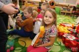 20191203121754_5G6H7816: Foto: Za dětmi v kutnohorských školkách v úterý zavítal Mikuláš s čerty i andělem