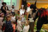 20191203121758_5G6H8038: Foto: Za dětmi v kutnohorských školkách v úterý zavítal Mikuláš s čerty i andělem