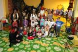 20191203121759_5G6H8072: Foto: Za dětmi v kutnohorských školkách v úterý zavítal Mikuláš s čerty i andělem