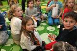 20191203121800_5G6H8143: Foto: Za dětmi v kutnohorských školkách v úterý zavítal Mikuláš s čerty i andělem
