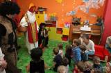 20191203121800_5G6H8148: Foto: Za dětmi v kutnohorských školkách v úterý zavítal Mikuláš s čerty i andělem