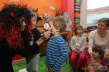 20191203121800_5G6H8150: Foto: Za dětmi v kutnohorských školkách v úterý zavítal Mikuláš s čerty i andělem