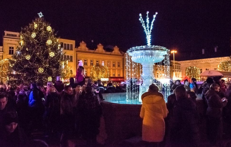 V neděli se v Kolíně uskuteční druhé adventní zastavení u vánočního stromu