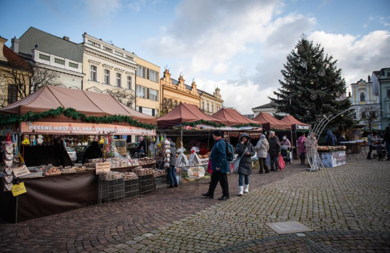 Vánoční trhy na Karlově náměstí v Kolíně potrvají až do soboty 14. prosince