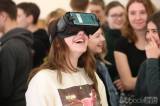 20200213143658_5G6H2160: Foto: Studenti čáslavské průmyslovky si doslova osahali možnosti virtuální reality