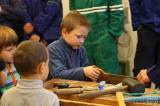 5G6H7424: Foto: Děti z čáslavské Mateřské školky Ostrý roh zatloukaly hřebíky