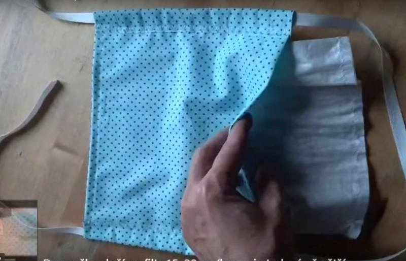 Stále můžete pomoct seniorům v Domově Barbora ušitím roušek s kapsou pro nanofiltr