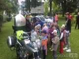 20150622_104123: Předškoláci ve Zbraslavicích byli z policistů nadšeni