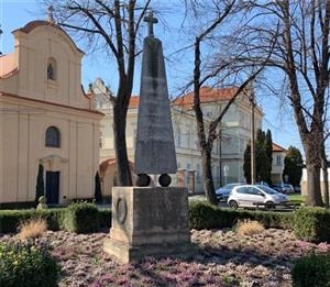 Pomník v parčíku u domova důchodců v Čáslavi se dočká restaurátorských zásahů