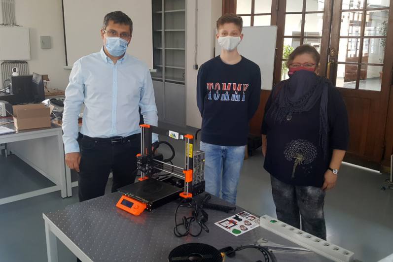 3D tisk ochranných pomůcek končí, tiskárny se vrací ke školním účelům