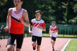 20200601223935_5G6H7925: Čtyřicet atletů zahájilo v pondělí sezonu na stadionu AC Čáslav v rámci projektu „Spolu na startu“