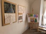 20200601231724_20200529_152802: Práce žáků výtvarného oboru ZUŠ Kutná Hora můžete vidět ve Spolkovém domě