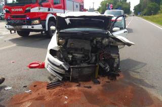 K nehodě čtyř osobních vozů vyjeli hasiči z Českého Brodu a Kolína