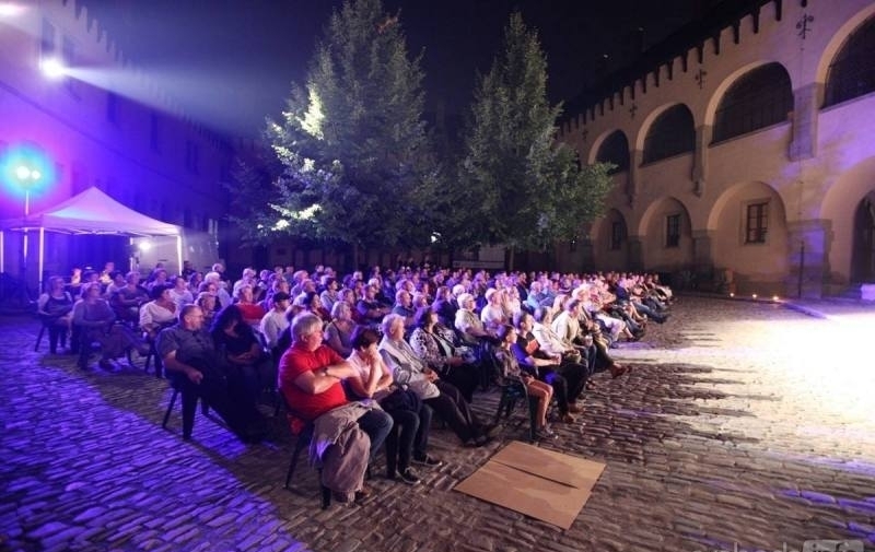 Kutnohorští ochotníci věnují jedno letní představení zdravotníkům