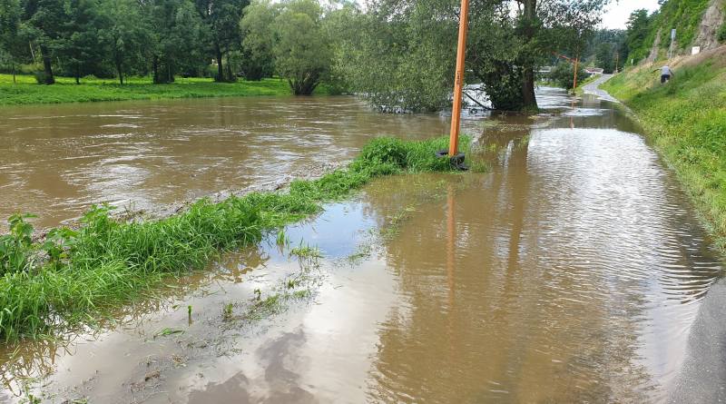 Po nedávných deštích vystoupala řeka Sázava na 244 centimetrů