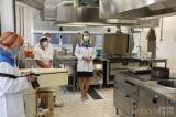 20200902232539_5G6H3475: Studentům čáslavské průmyslovky začala sloužit vylepšená školní kuchyně i jídelna