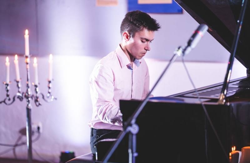 Mladý klavírista Pavel Vondráček vystoupí v Poděbradech