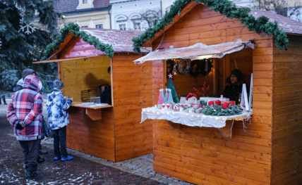 Město Kolín nabízí pronájem dřevěných stánků na letošní adventní období