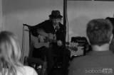 20201004191455_DSCF7423: Ještě když se smělo zpívat, vystoupil v Blues Café Paul Batto Jn.