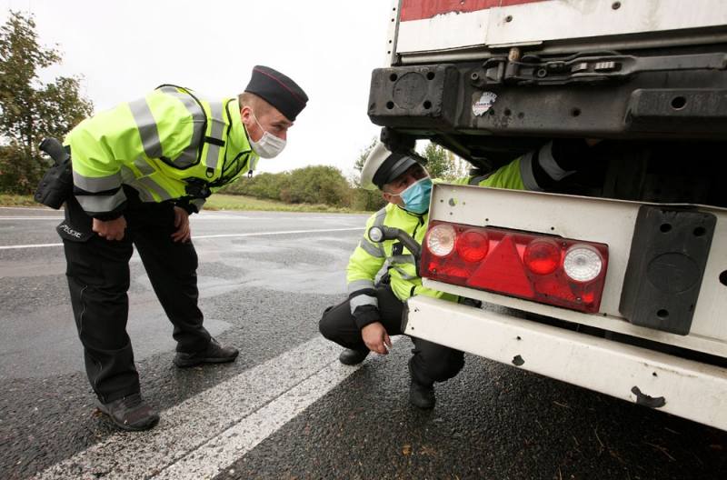Policisté dohlíží na silniční provoz, ve čtvrtek se zaměřili na kamiony