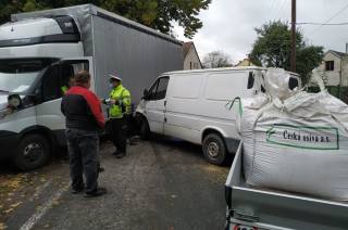 Dopravní policisté vyšetřovali nehodu v obci Krupá