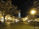 20201129194311_5: Vánočního strom Čáslavští rozsvítili světelným spínačem