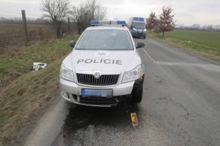 Služební vozidlo policie zastavil střet se zvěří