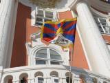 20210310210513_DSCN7253: Tibetská vlajka zavlála také nad čáslavskou radnicí